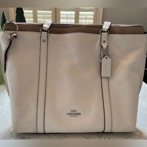 EUC Beautiful Coach leather tote bag